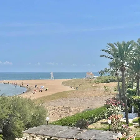 Luxury Beachfront - 4 Double 3 Bathrooms *