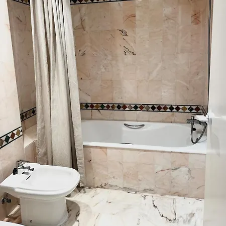 Luxury Beachfront - 4 Double 3 Bathrooms *