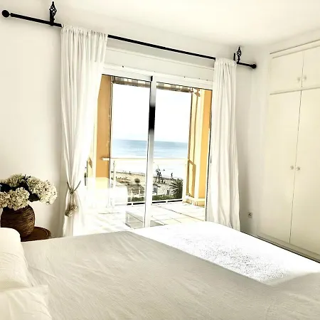 Διαμέρισμα Luxury Beachfront - 4 Double 3 Bathrooms *