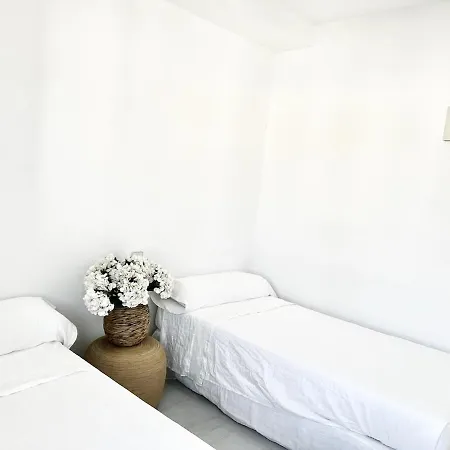 Διαμέρισμα Luxury Beachfront - 4 Double 3 Bathrooms