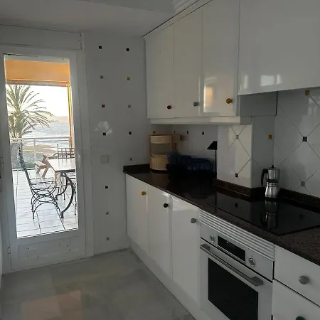 Luxury Beachfront - 4 Double 3 Bathrooms *