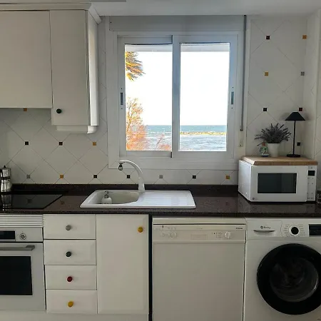 Luxury Beachfront - 4 Double 3 Bathrooms