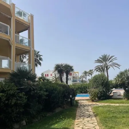 Luxury Beachfront - 4 Double 3 Bathrooms