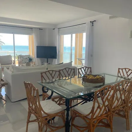 Luxury Beachfront - 4 Double 3 Bathrooms Διαμέρισμα *