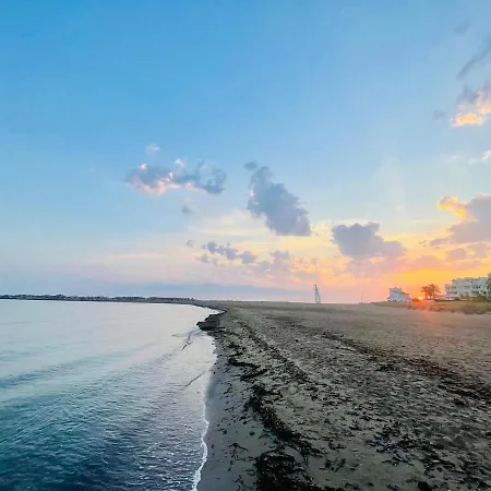 Διαμέρισμα Luxury Beachfront - 4 Double 3 Bathrooms