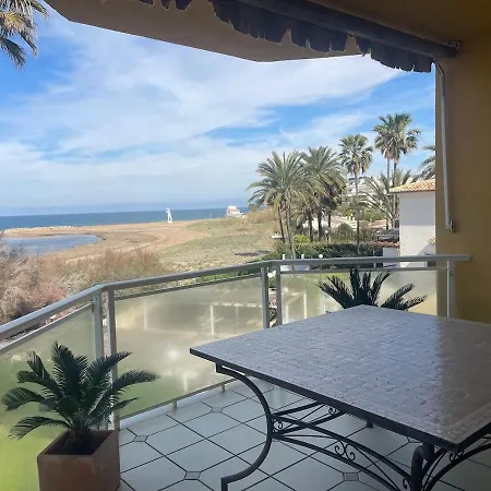 Luxury Beachfront - 4 Double 3 Bathrooms *
