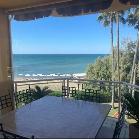 Luxury Beachfront - 4 Double 3 Bathrooms