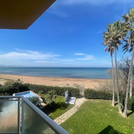 Luxury Beachfront - 4 Double 3 Bathrooms *